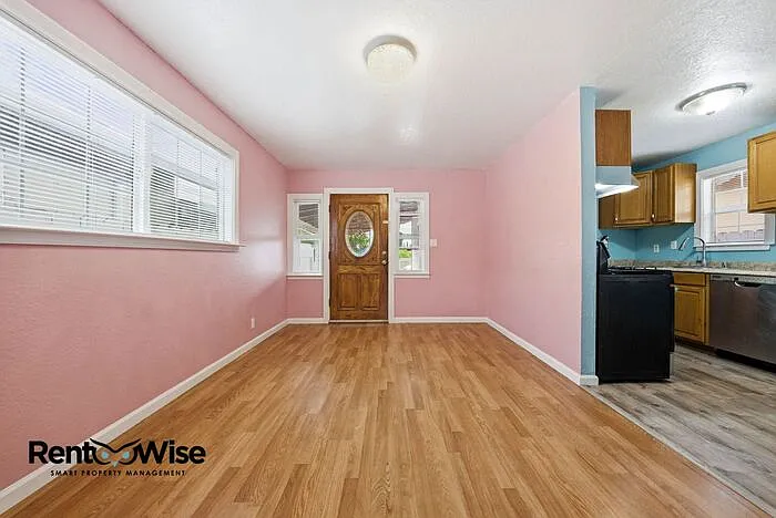 657 Hurlingame Ave — Photo 4