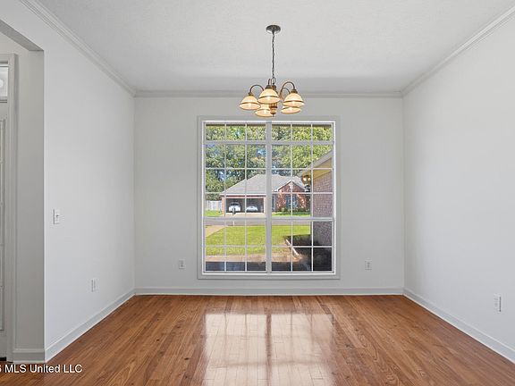 4th image of 139 Hunters Row