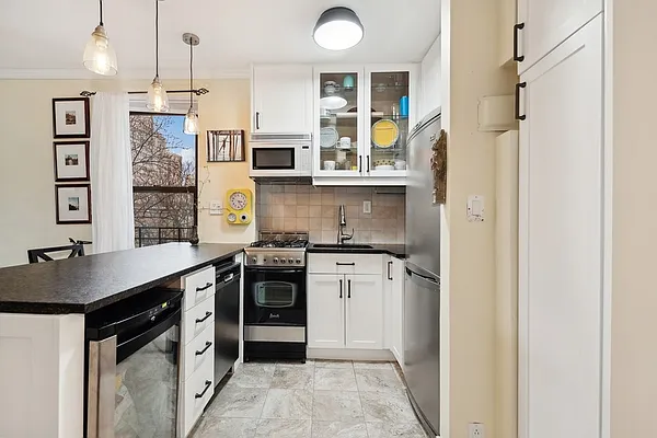 Sold by Compass | media 3