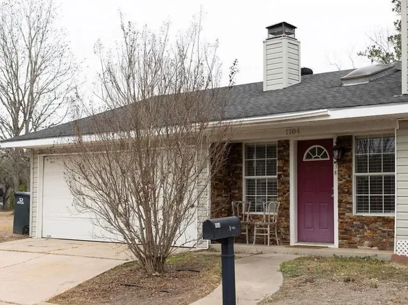 1104 Moss Ln, Cuero, TX 77954