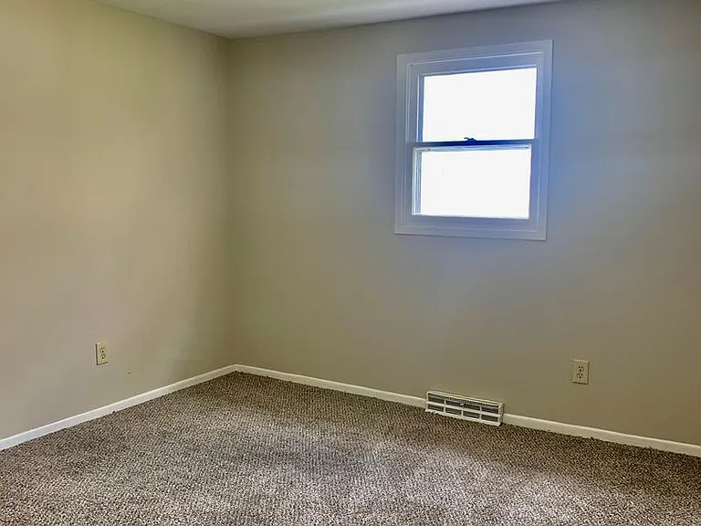 8038 Evesborough Dr — Photo 19