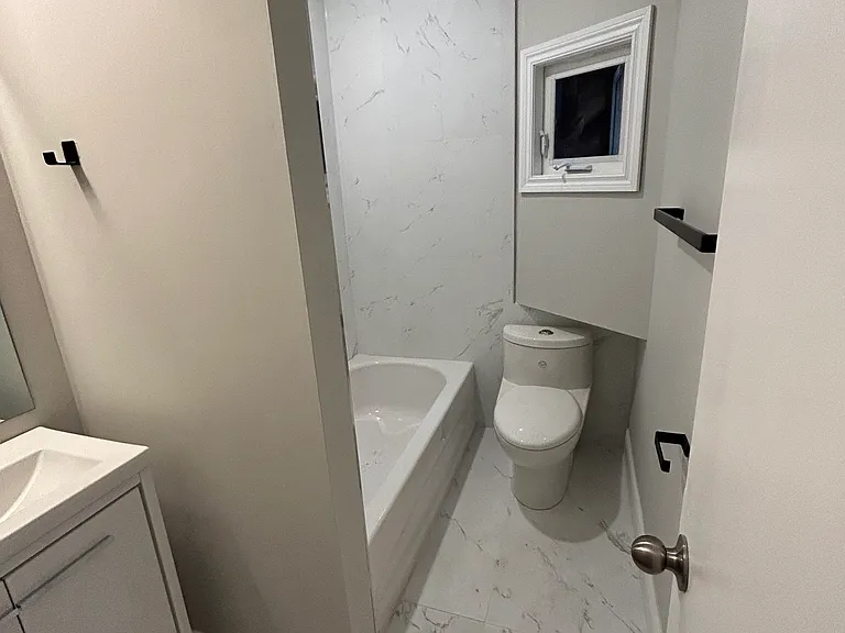 144 Locke St S #3 — Photo 18