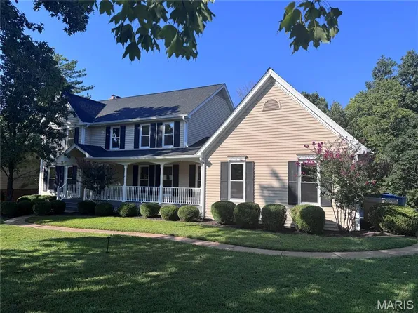 2131 Hickory Dr, Chesterfield, MO 63005