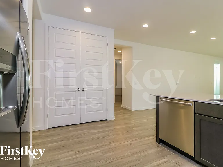 19431 W Pierson St — Photo 6