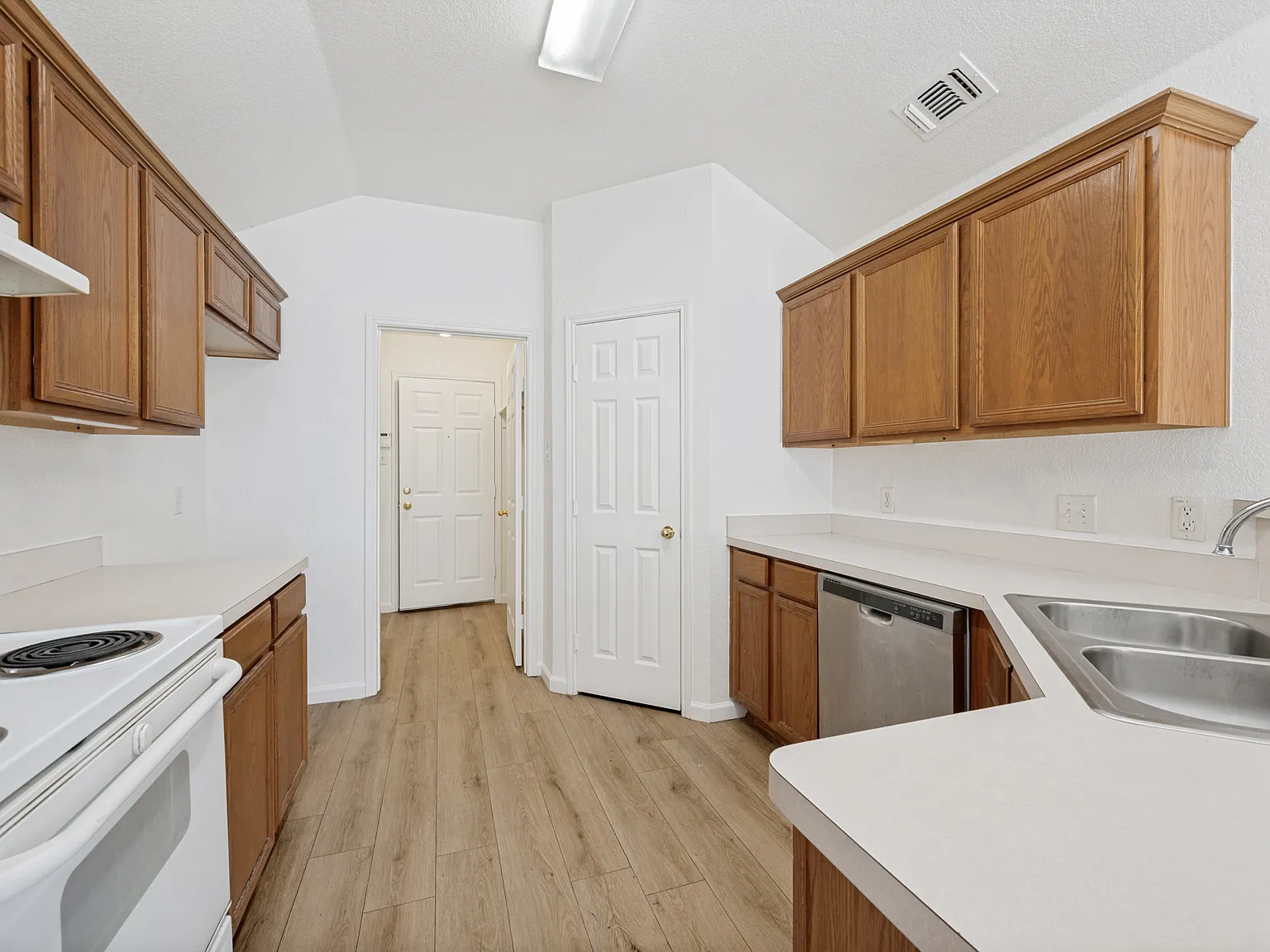 3 bed, 1634 sqft, $1,850 — Photo 3