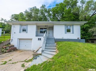 145 Maywood Ave, Creve Coeur, IL