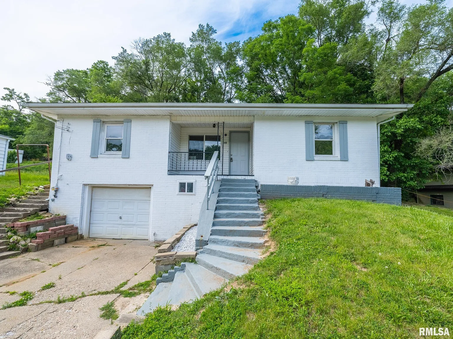 145 Maywood Ave photo 1