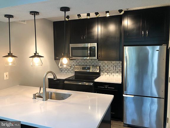 4th image of 1524 Lincoln Way APT 321