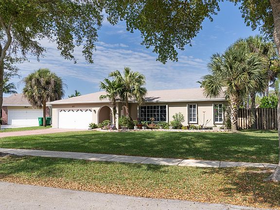 3rd image of 8711 SW 51st Ct