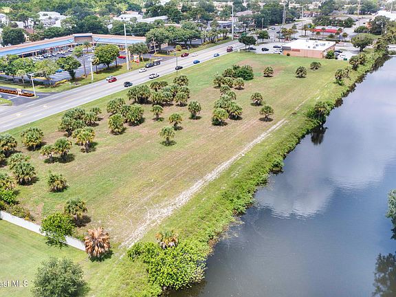 5th image of 551 N Wickham Rd