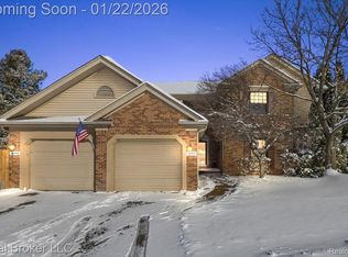 36952 Ridgedale Ct, Farmington, MI 48331