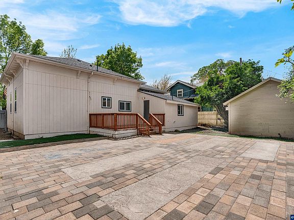 4th image of 621 4th Ave SE