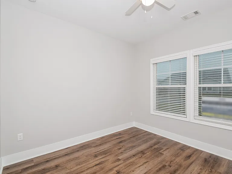 77 Laura Ct — Photo 11