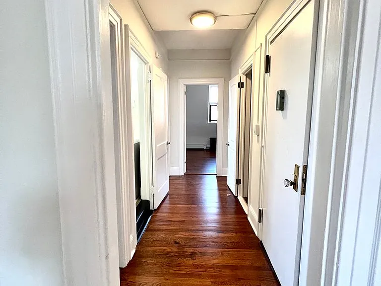 38 Main Street — Photo 4