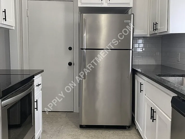 1130 NW 39th St #1130.5 — Photo 13