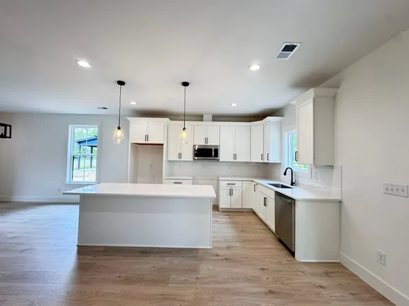 960 Goodjoin Rd, Campobello, SC 29322