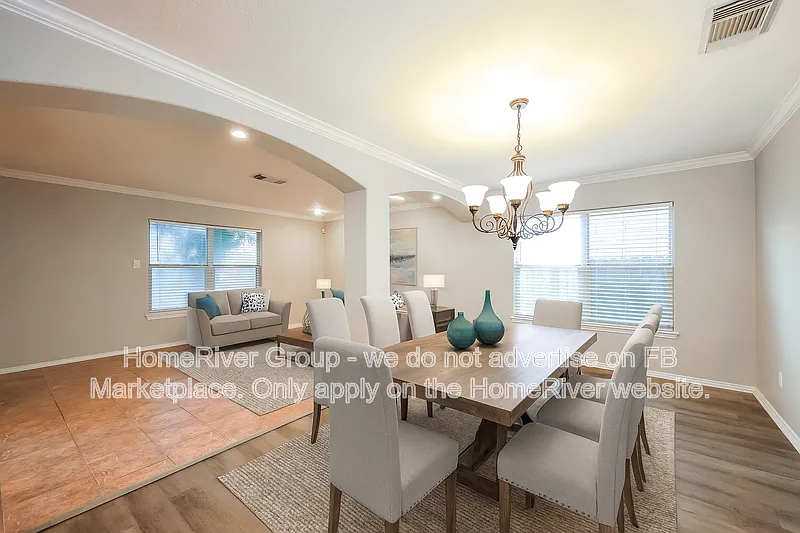 4 bed, 2.5 bath, 2959 sqft, $1,945 — Photo 3