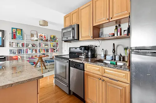 439 Henry St #6 Photo 1