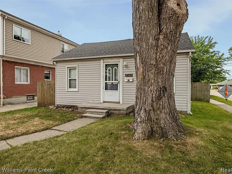 23465 Easterling Ave — Photo 3