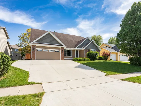 15046 Summit Dr, Clive, IA 50325