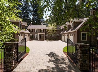 2406 S Greenwood Rd, Portland, OR 97219