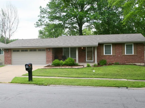 294 Village Creek Dr, Ballwin, MO 63021