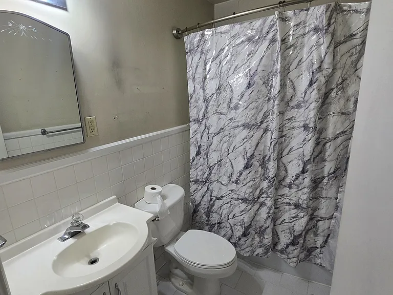 403 Durst Ave W — Photo 4