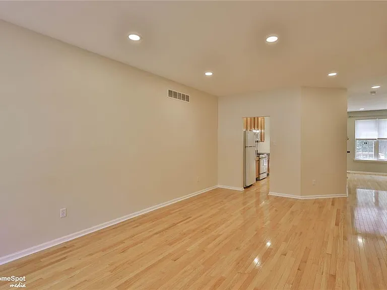 8149 Cross Creek Cir — Photo 7