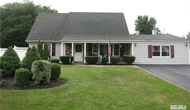 1st image of 27 Manchester Ln