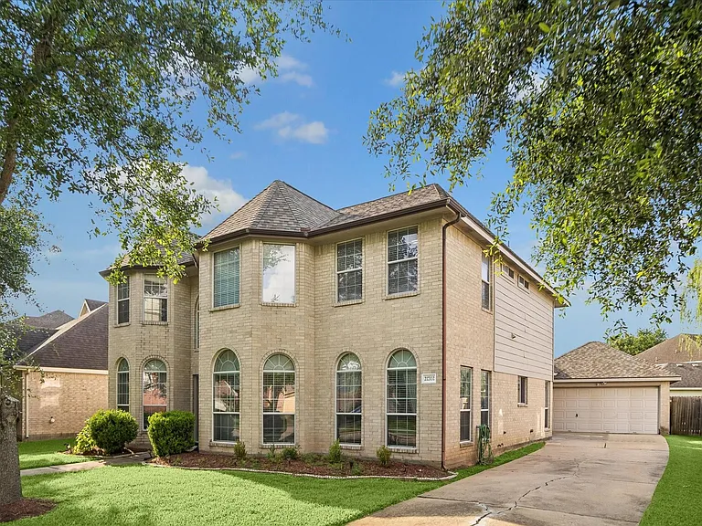 21702 Cozy Hollow Ln — Photo 2