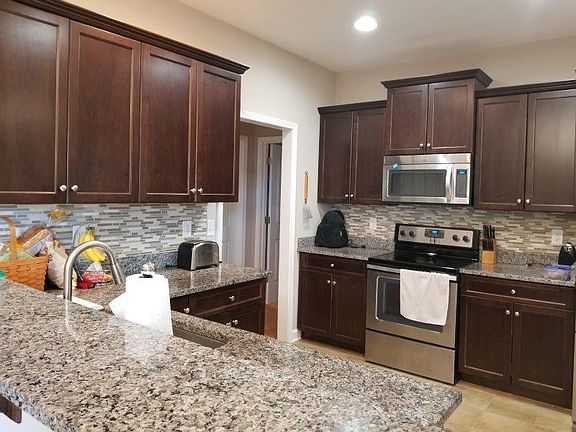 261 E Ivybridge Dr