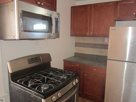 4th image of 15-17 Hawthorne Pl Unit 2