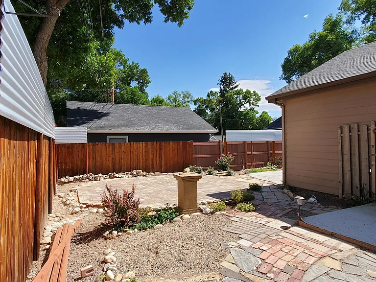 217 W South 1st St — Photo 13