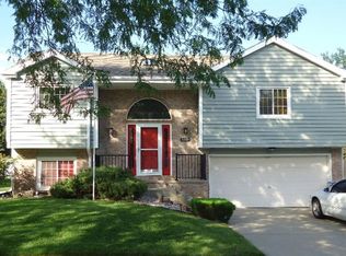 5220 NW 7th St, Lincoln, NE 68521
