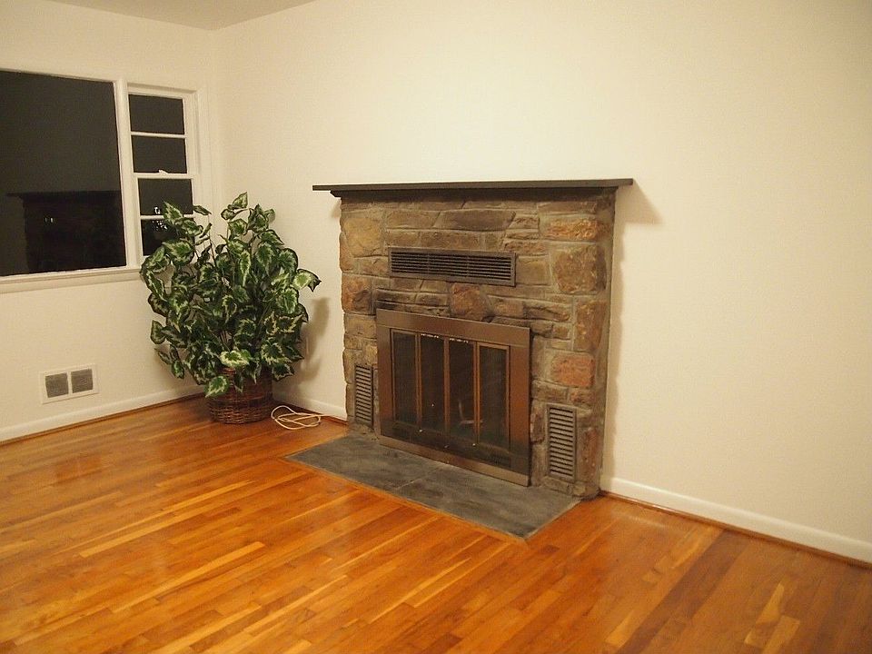 2nd image of 11065 Seven Hill Ln