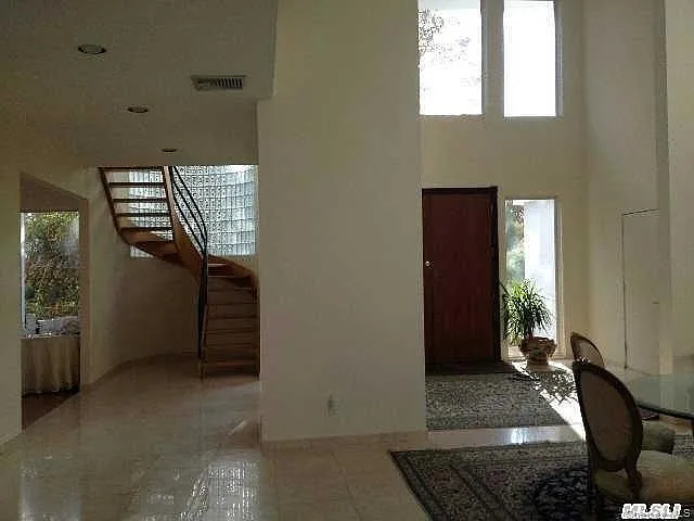 67 Parkway Dr — Photo 3