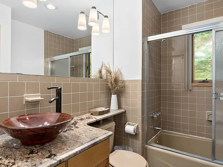 36 Hoppin Ave — Photo 10
