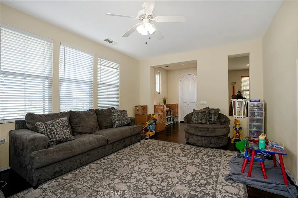3 bed, 1932 sqft, $4,500 — Photo 3