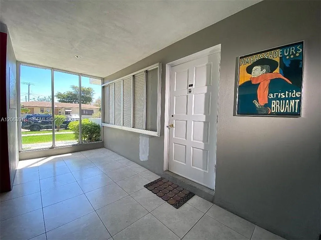 Plunkett Condo Apts — Photo 3