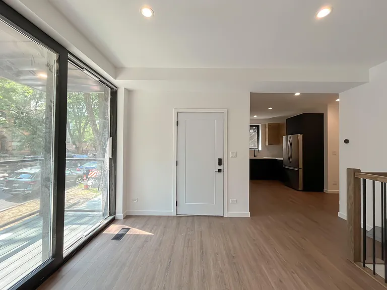 3710 N Kenmore Ave #1 — Photo 6