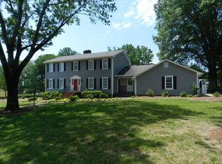 150 Greenbriar Dr, Gaffney, SC 29341