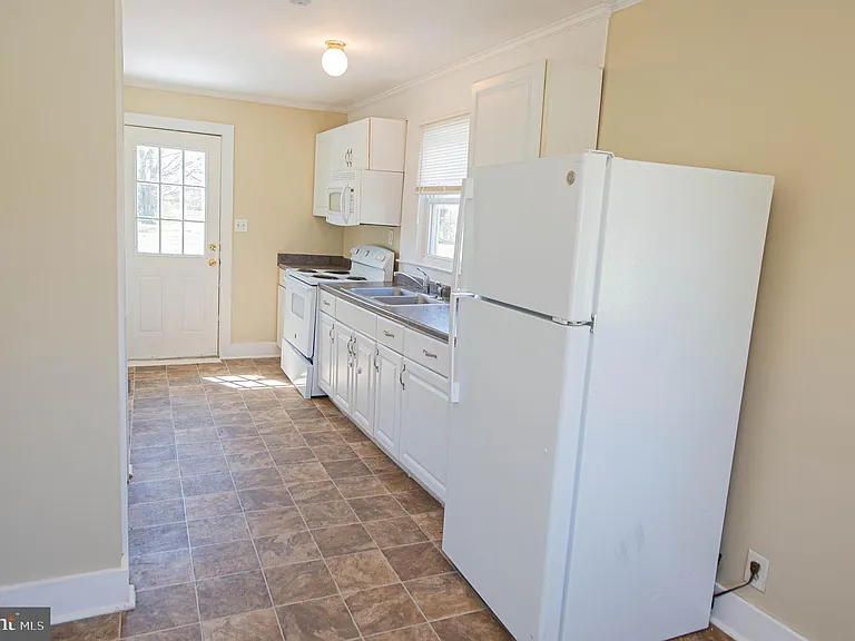 602 E Main St — Photo 30