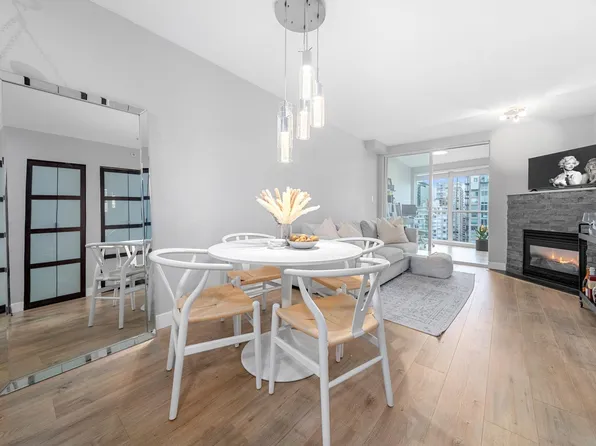 939 Homer St #2803, Vancouver, BC V6B 2W6