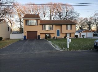 48 Spring Grove Ave, Warwick, RI 02889