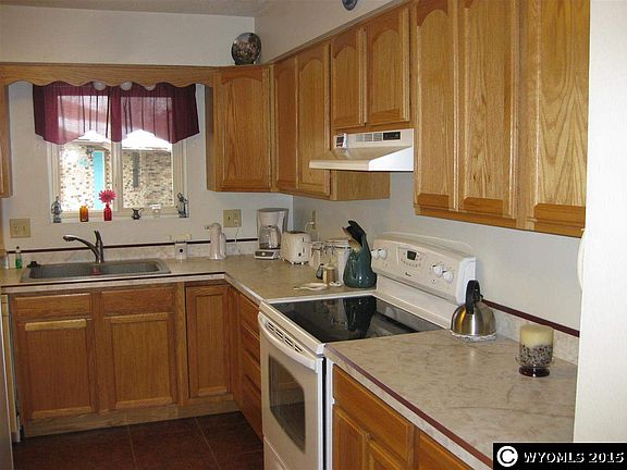 3rd image of 1214 E Sunset Dr