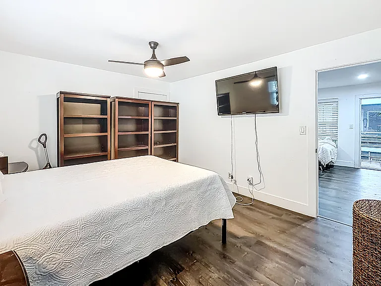 305 SE 11th Ave #D — Photo 13