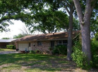709 Lake Dr, Kerrville, TX 78028