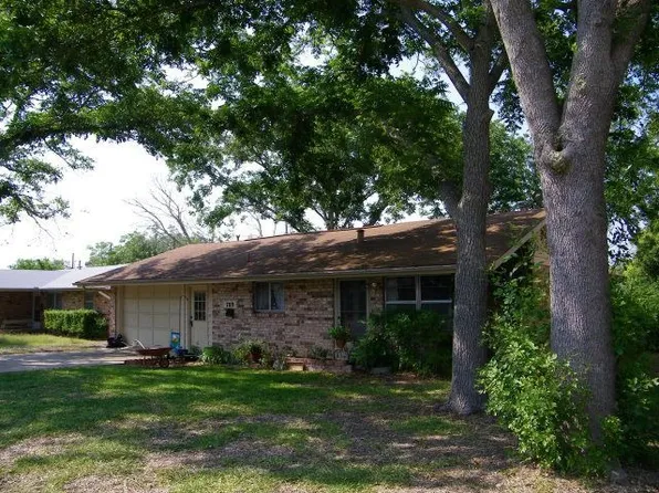 709 Lake Dr, Kerrville, TX 78028