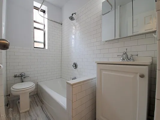 Rented by Hillel Realty Group | media 17