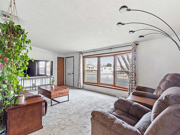 5th image of 419 Meadowvale Way